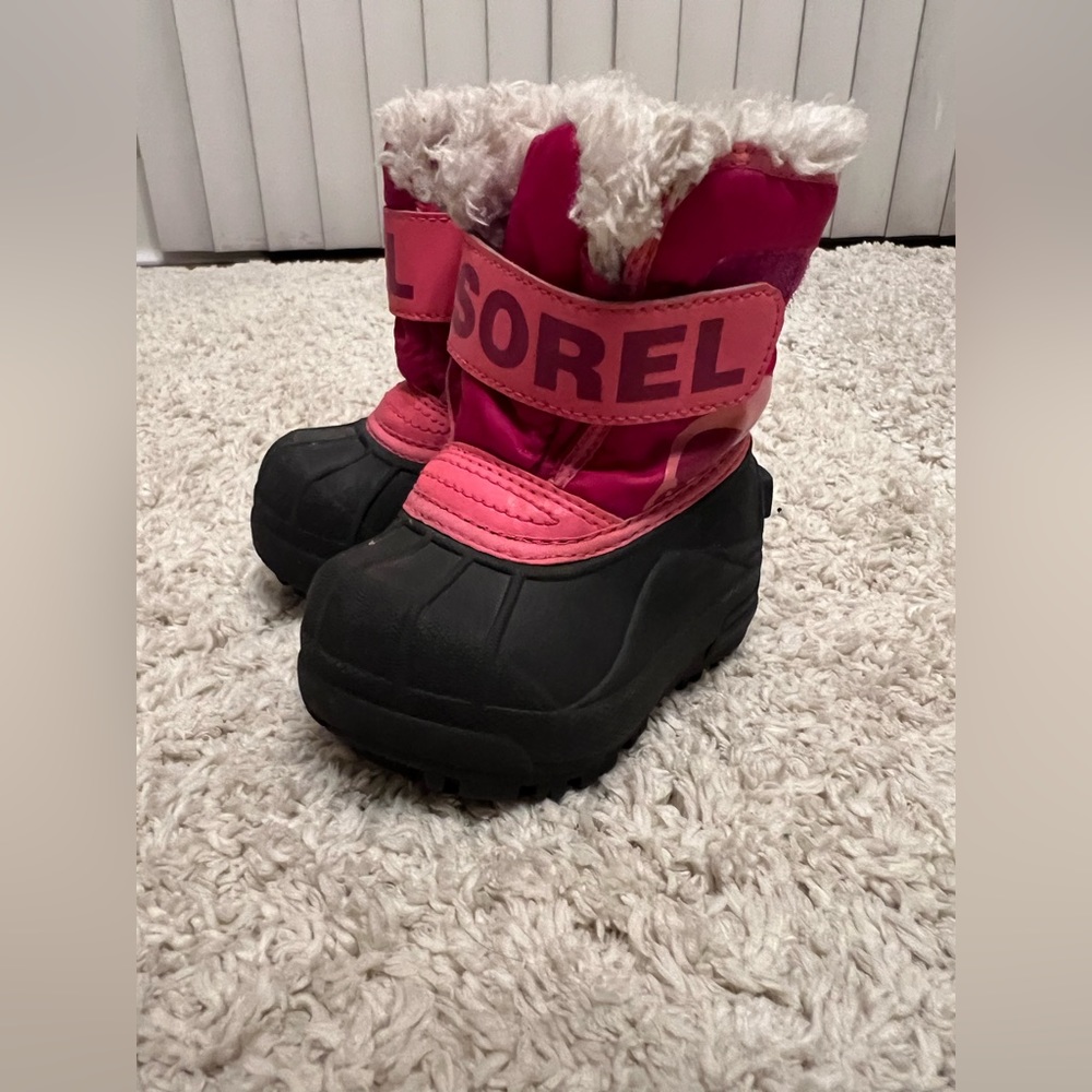 Sorel snow boots size 4
